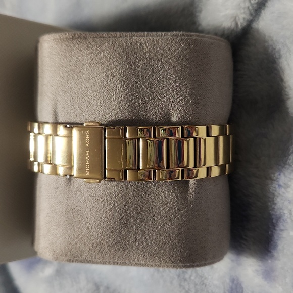 Whatch - Picture 2 of 4